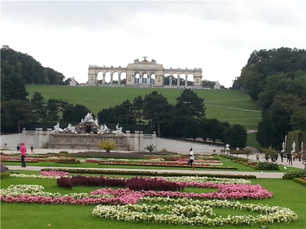 [비즈니스탑승] 동유럽 3국 9일 (체코/헝가리/오스트리아) ＜전 일정 4성호텔/ 크리스탈월드 입장포함 /프라하시내호텔1박 / 2대도시 자유시간＞